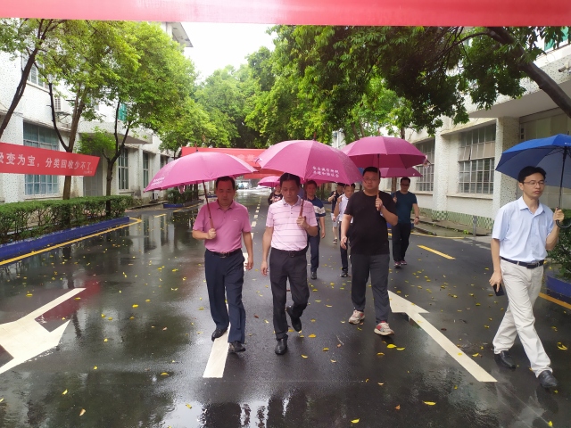 市教育局迎接2020年全國(guó)文明城市測(cè)評(píng)專項(xiàng)督查工作小組蒞臨我校進(jìn)行檢查指導(dǎo)工作