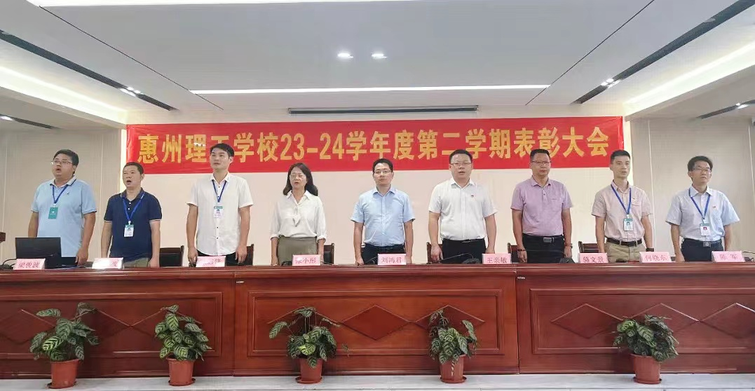 表彰！5人考取本科，第一名獲獎(jiǎng)學(xué)金1萬(wàn)元！